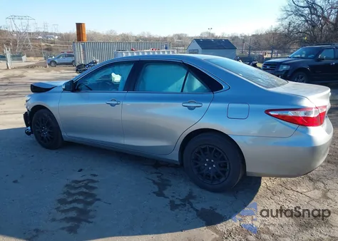 2015 Toyota Camry Le z USA, uszkodzony, nr VIN 4T4BF1FK0FR494773